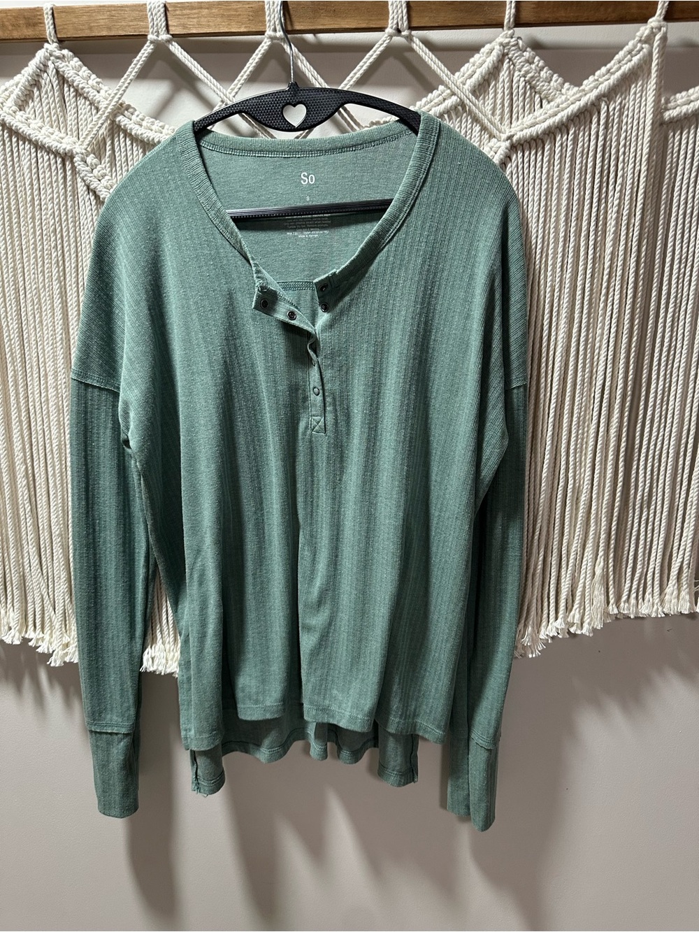 SO Ribbed Henley Long-Sleeve Top in Sage
